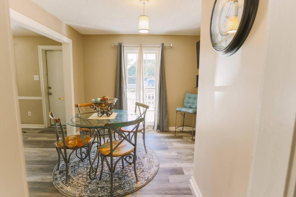 Cozy Downtown Gem Fully Equipped Free Parking Holiday home *