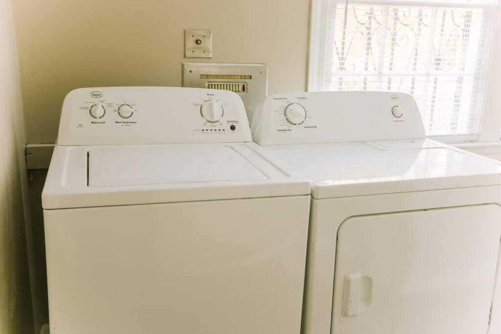 Cozy Downtown Gem Fully Equipped Free Parking Holiday home Mobile