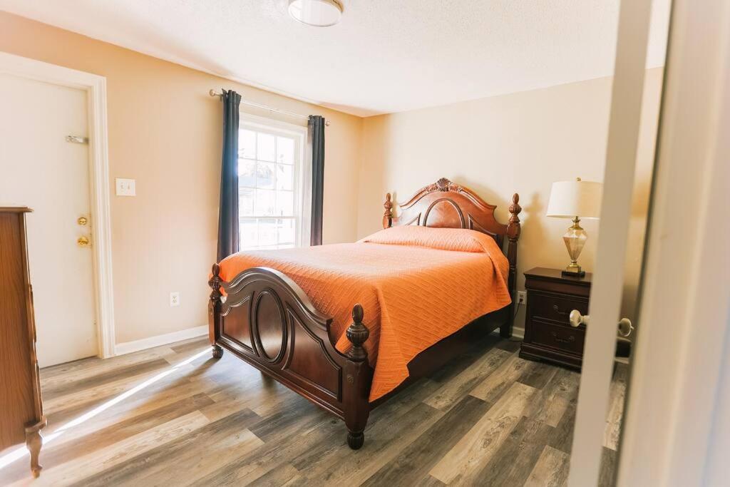 Cozy Downtown Gem Fully Equipped Free Parking Mobile