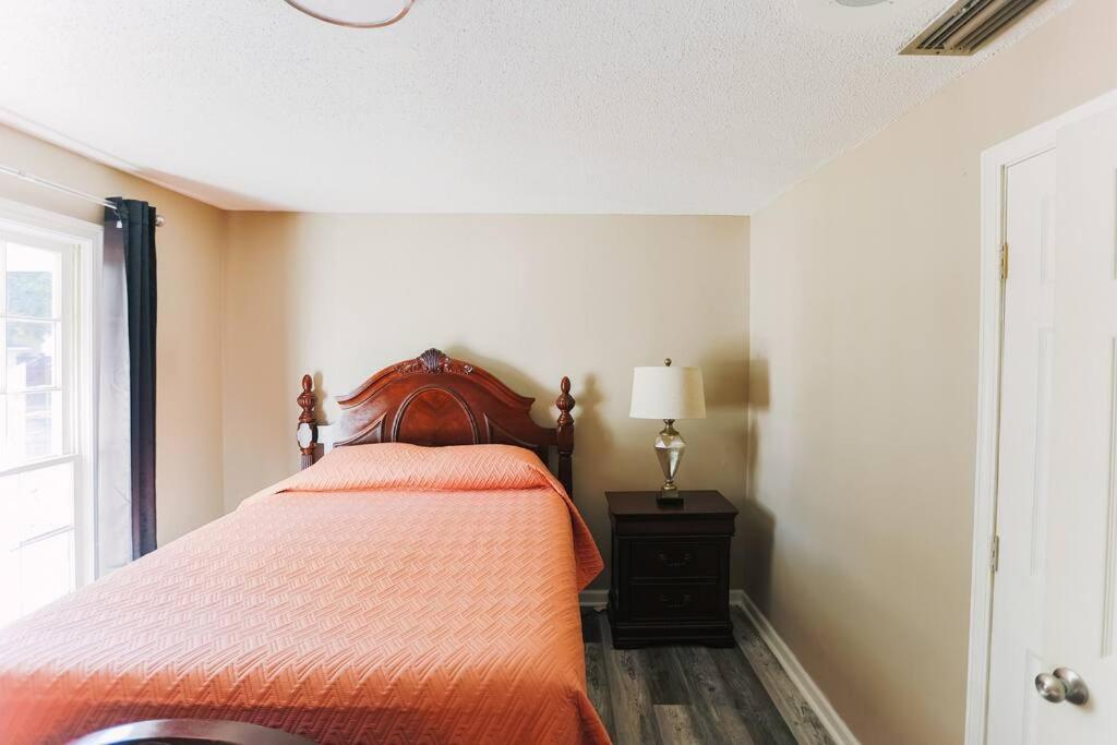 Cozy Downtown Gem Fully Equipped Free Parking Holiday home *