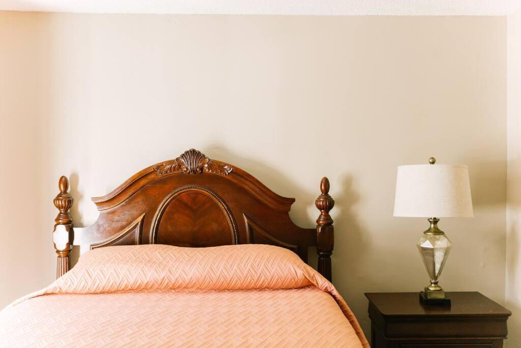 Cozy Downtown Gem Fully Equipped Free Parking * Mobile